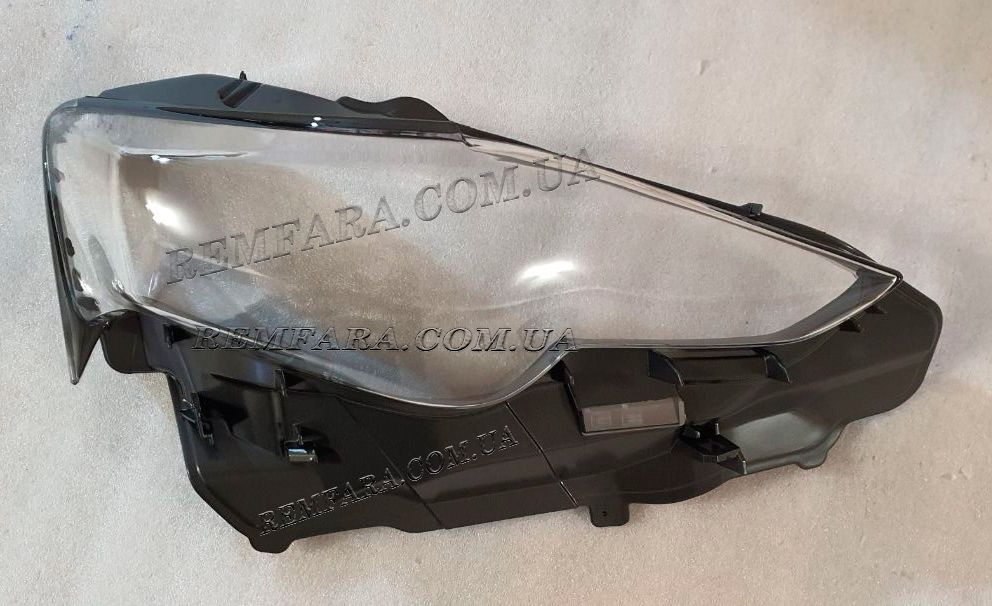 Стекло фары Lexus IS300h F Sport