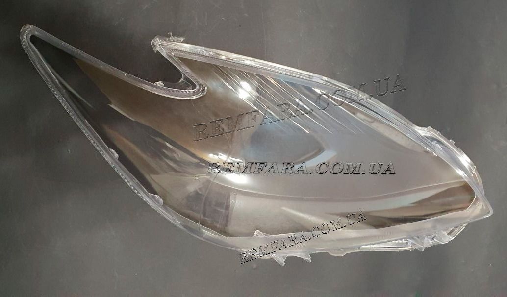 Стекло фары Toyota Prius 3