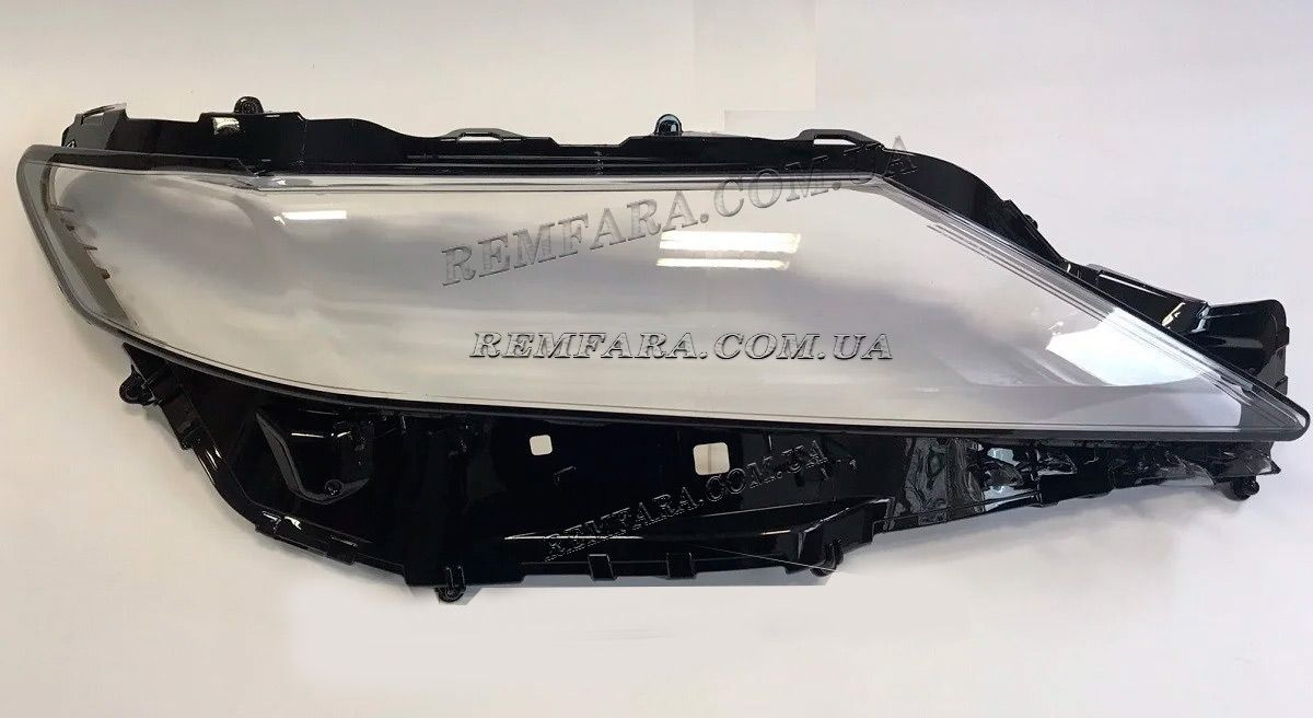 Стекло фары Toyota Camry 8 V70 2018 - 2020